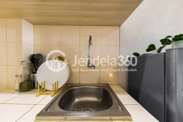 Kitchen Well Furnished and Relaxing Studio Apartment at Serpong Green View Apartment, Special Price!