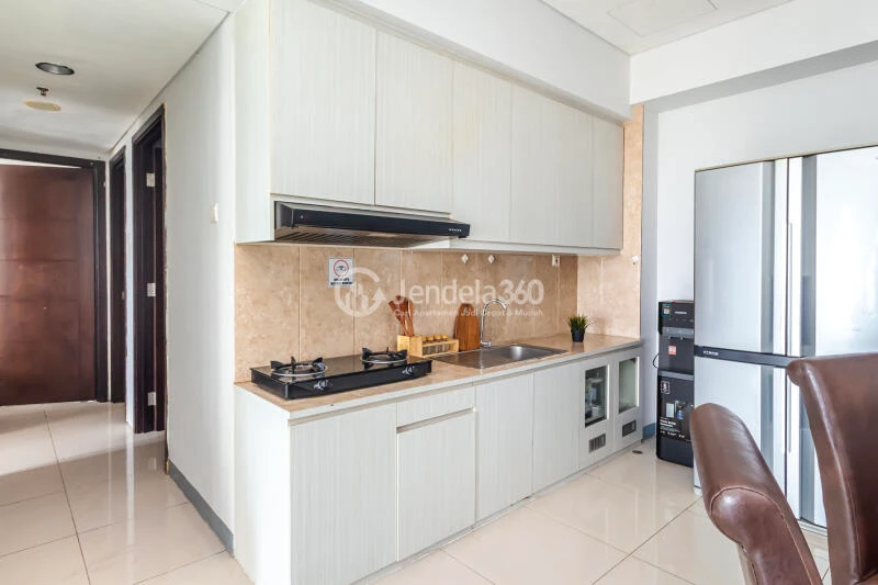 Kitchen 3BR Apartment with City View at Aspen Residence Apartment