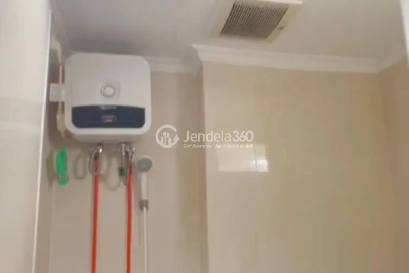 Bathroom Studio Green Lake View Depok Apartment at Tower Alamanda