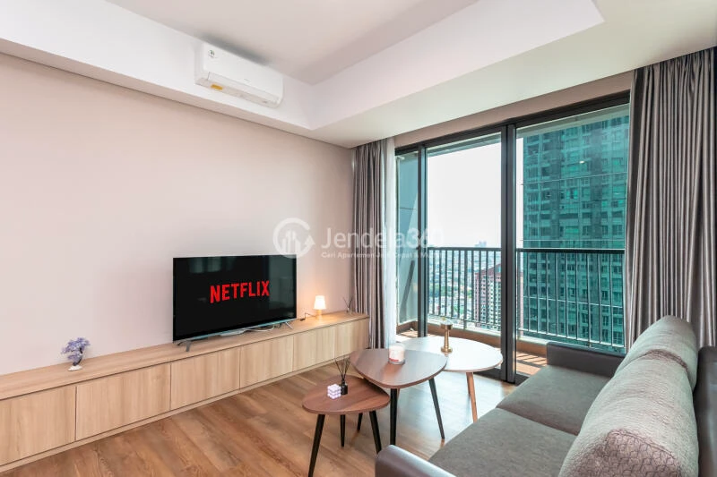 Living Room Relaxed 3BR Apartment High Floor with City View at Holland Village Apartment