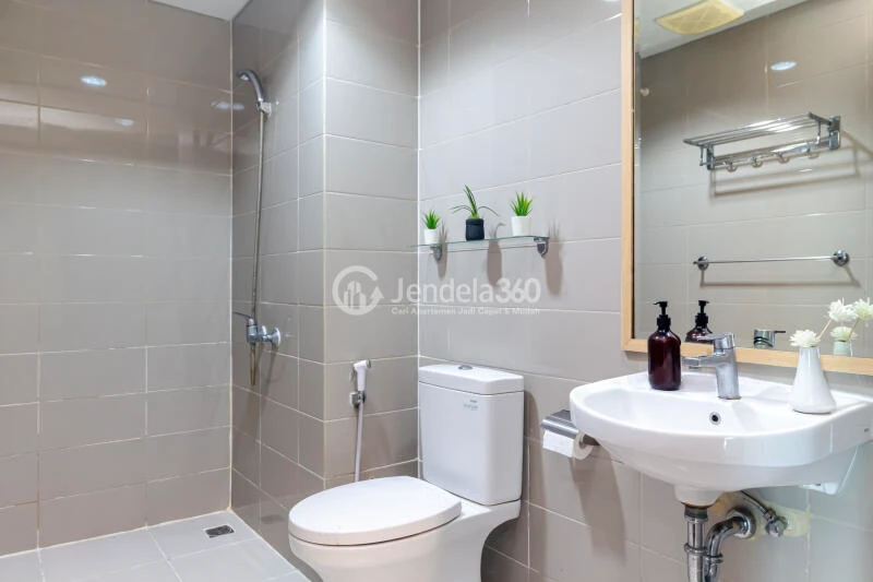 Bathroom Tidy 2BR Apartment at Springhill Terrace Residence Low Floor