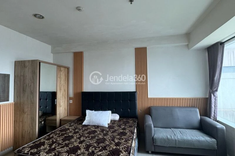 Bedroom 1BR Grand Kamala Lagoon Apartment at Low Floor