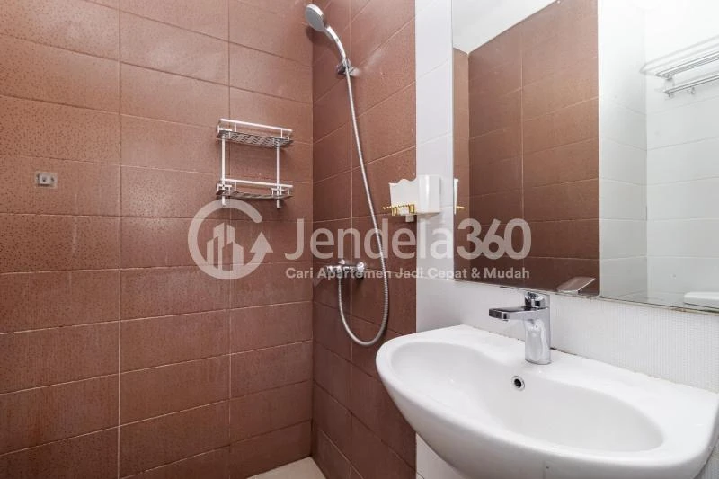 Bathroom Puri Orchard Apartment 1BR Fully Furnished