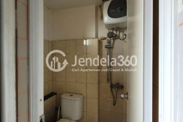 Bathroom Studio Apartment with  View at Margonda Residence 2