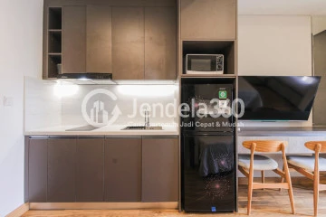 Kitchen High Floor Studio Apartment with City (Timur) View at Vasaka Solterra Apartment