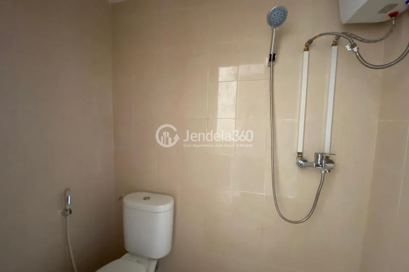 Bathroom Studio Apartment with  View at Sunter Park View Apartment
