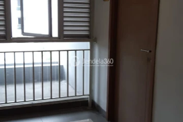 Balcony 2BR Bintaro Park View Apartment at Low Floor