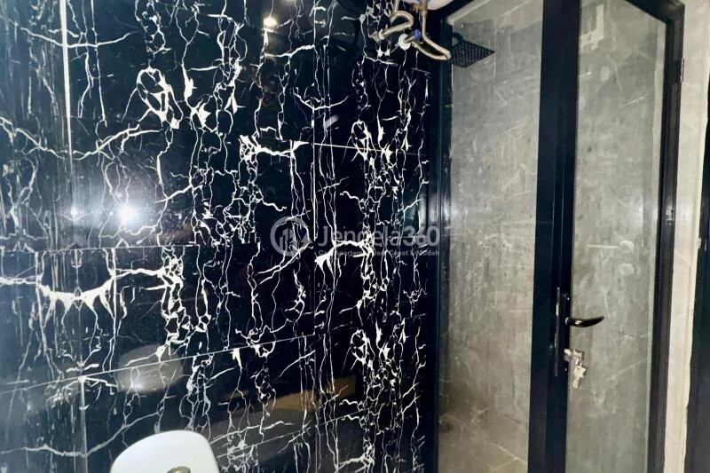 Bathroom Stunning 2BR Apartment Middle Floor with - View at Cervino Village