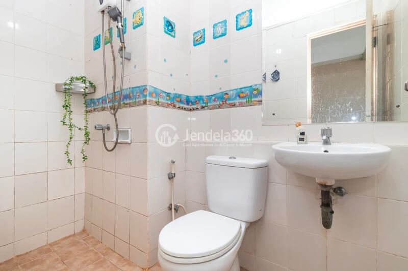 Bathroom Cozy Studio Apartment Low Floor with  View at Season City Apartment