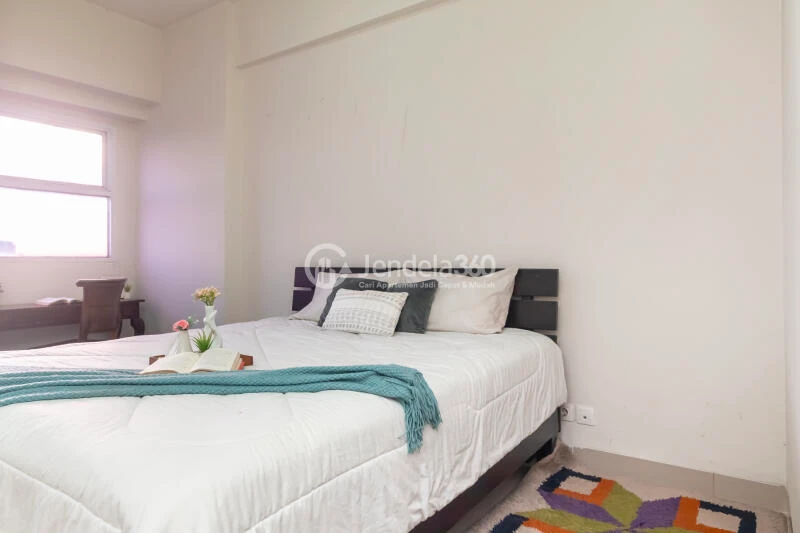 Bedroom Studio Apartment with  View at Parkland Avenue Apartment