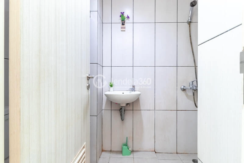 Bathroom Relaxed Studio Apartment at Grand Kamala Lagoon Apartment High Floor