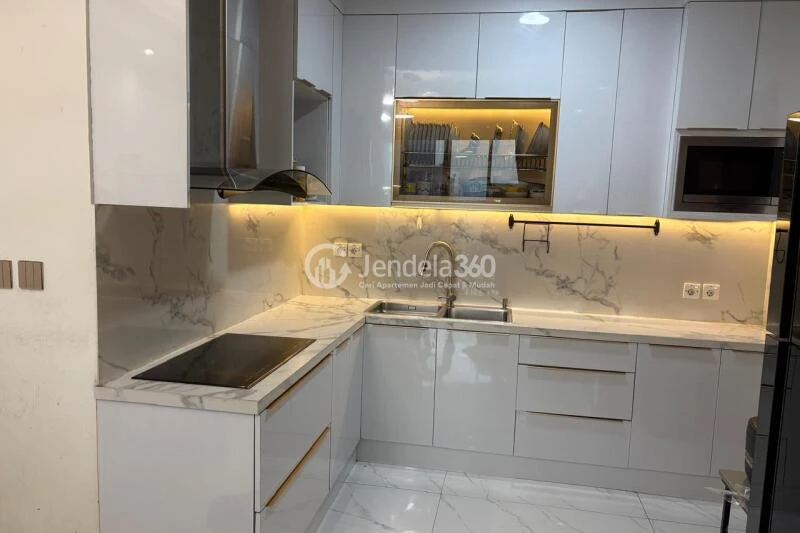 Kitchen Low Floor 3BR Apartment with City View at Kuningan City (Denpasar Residence)