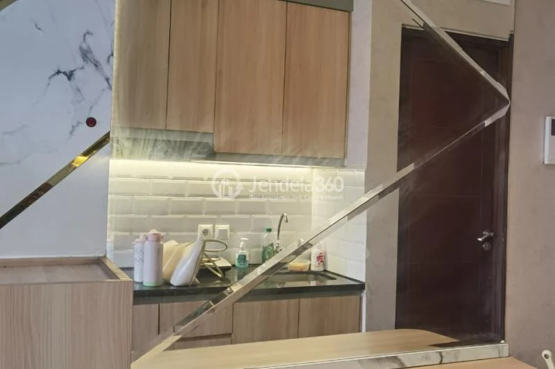Kitchen Low Floor Studio Apartment with  View at Pesona Depok Square Apartment