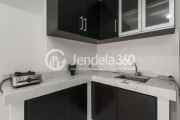 Kitchen Low Floor 1BR Apartment with City View at Casa De Parco Apartment