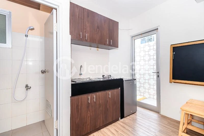 Kitchen Middle Floor 2BR Apartment with City View at Pancoran Riverside Apartment