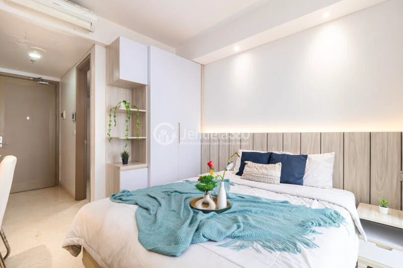Bedroom Studio Apartment with  View at Gold Coast Apartment