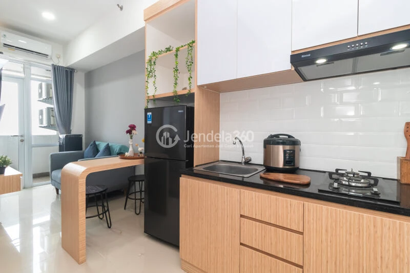 Kitchen Strategic Location 1BR Apartment High Floor with City View at Vasanta Innopark Apartment