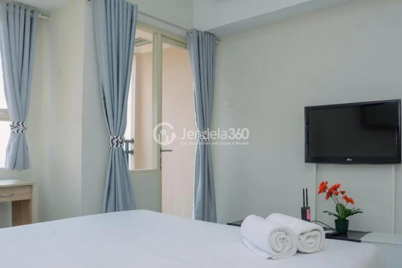 Bedroom Low Floor Studio Apartment with Housing View at Margonda Residence 5