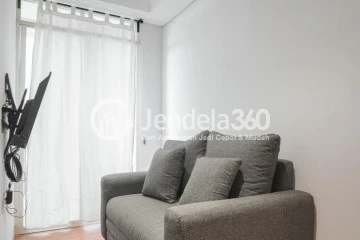 Living Room Middle Floor 2BR Apartment with City View at Gardenia Boulevard Apartment