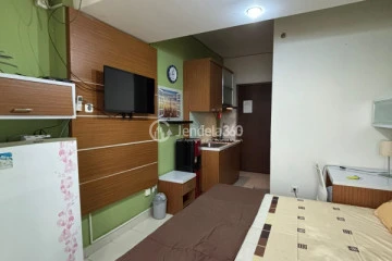 Bedroom Homey Studio Apartment Middle Floor with City View at Easton Park Residence Jatinangor