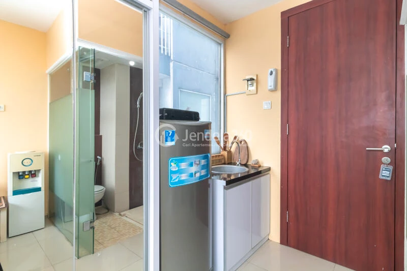 Kitchen Simply Look Studio Apartment at Saladdin Mansion Middle Floor