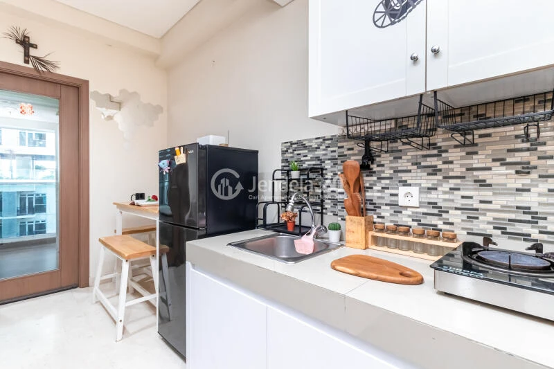 Kitchen 1BR Apartment with  View at Puri Orchard Apartment