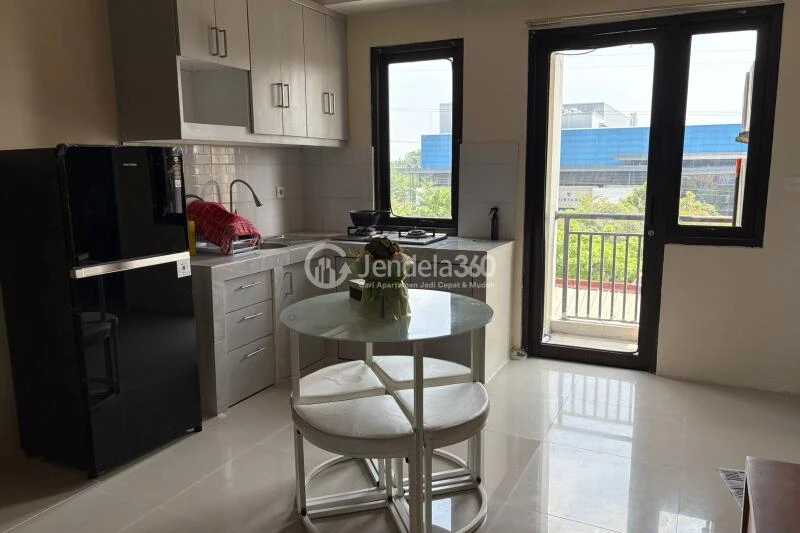 Kitchen 2BR Apartment with  View at Metropark Condominium