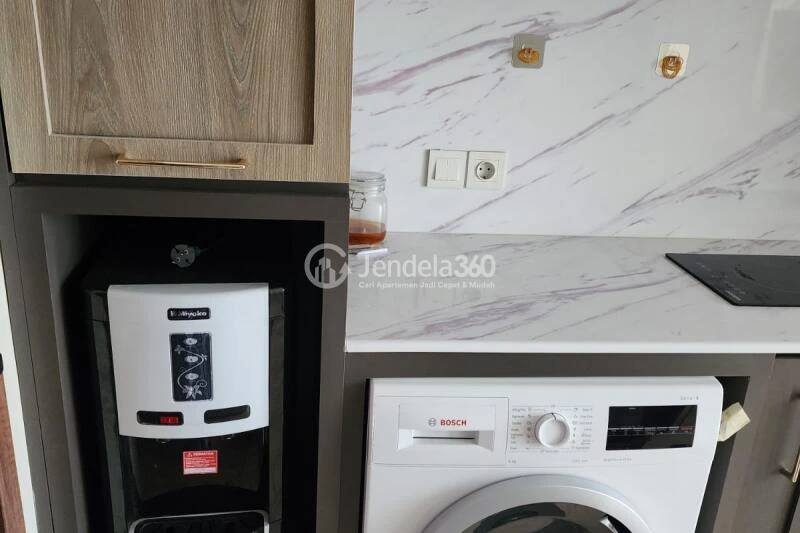 Kitchen 1BR Apartment with City view View at Arandra Residence