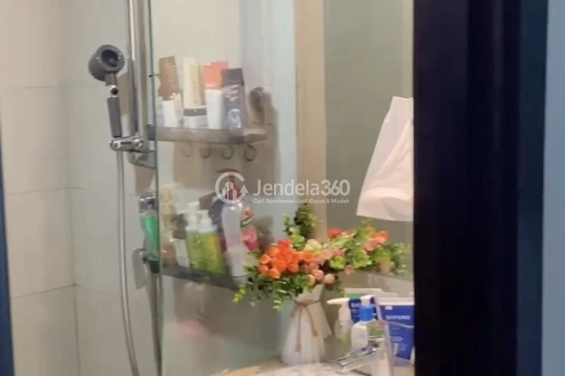 Bathroom Excellent 2BR Apartment High Floor with City View at Green Sedayu Apartment