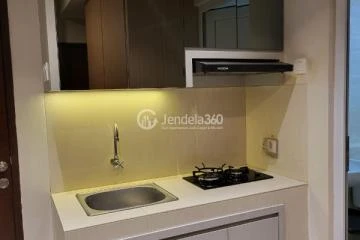 Kitchen Low Floor 2BR Apartment with  View at Springwood Residence