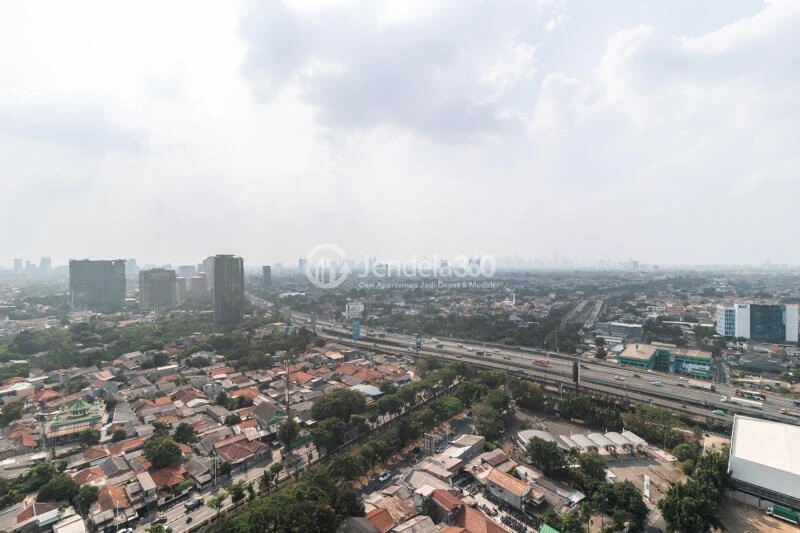 Balcony Studio Apartment with City View at Southgate Residence
