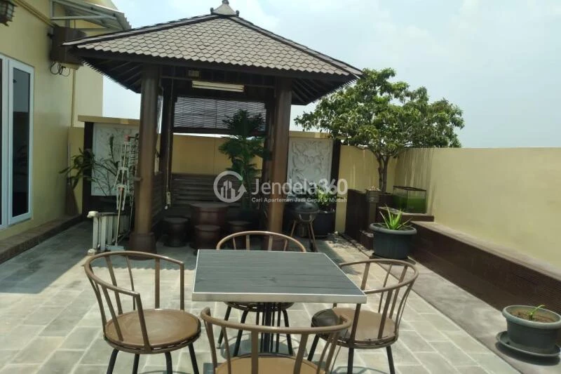 Balcony Modern 3BR Apartment Low Floor with - View at Sunter Park View Apartment
