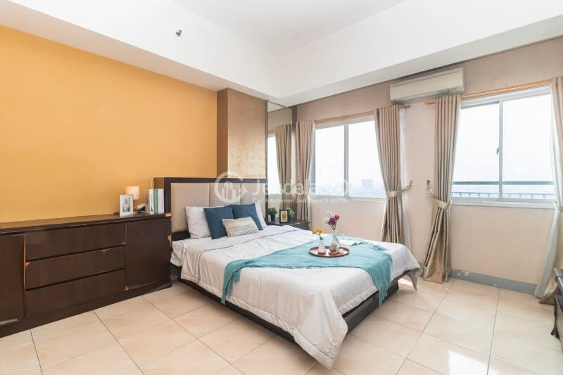 Bedroom Cozy Studio Apartment Low Floor with  View at Season City Apartment