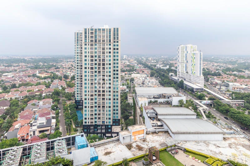Balcony Cozy 2BR Apartment High Floor with  View at Southgate Residence