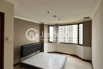 Bedroom Middle Floor 1BR Apartment with City View at Simprug Indah Apartment
