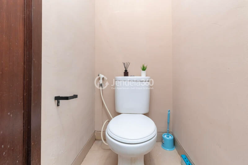 Bathroom Homey Studio Apartment at U Residence Karawaci Low Floor
