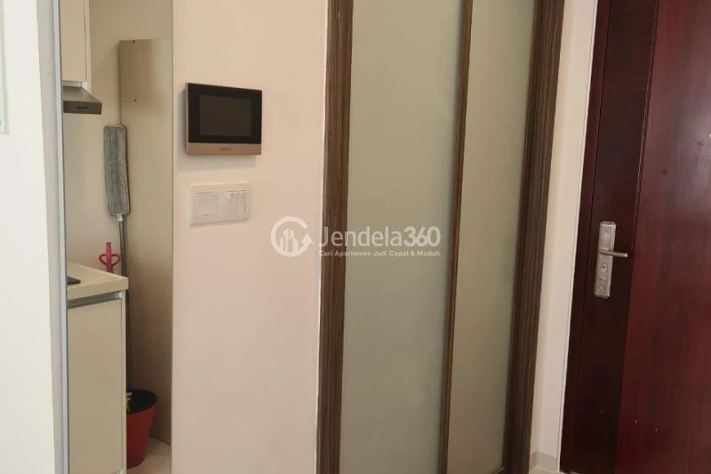 Bathroom Low Floor Studio Apartment with City View at Sky House Alam Sutera