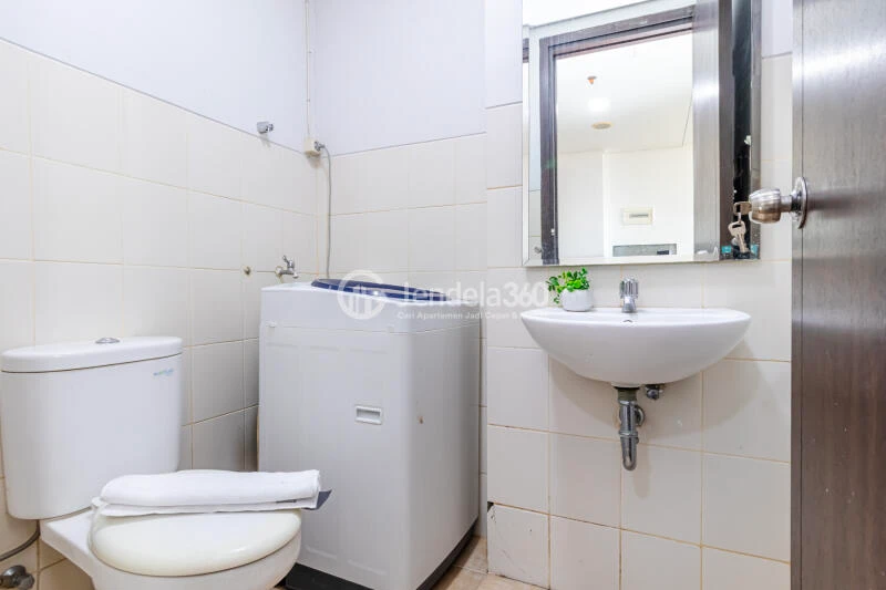Bathroom 2BR Aspen Residence Apartment at Middle Floor with An Eye Pleasing Interior