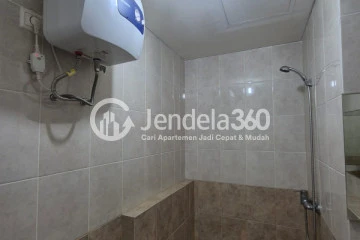 Bathroom 1BR Silkwood Residence Apartment at Tower Maple