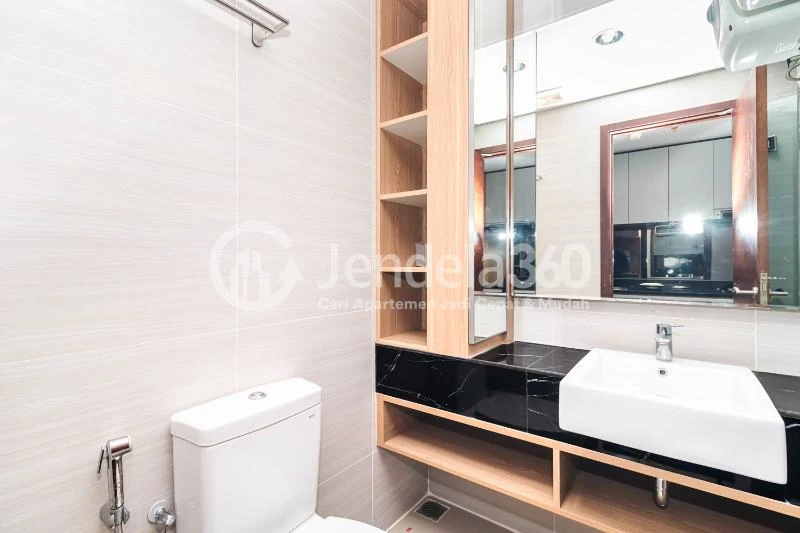 Bathroom Excellent Studio Apartment High Floor with  View at The Crest West Vista Puri
