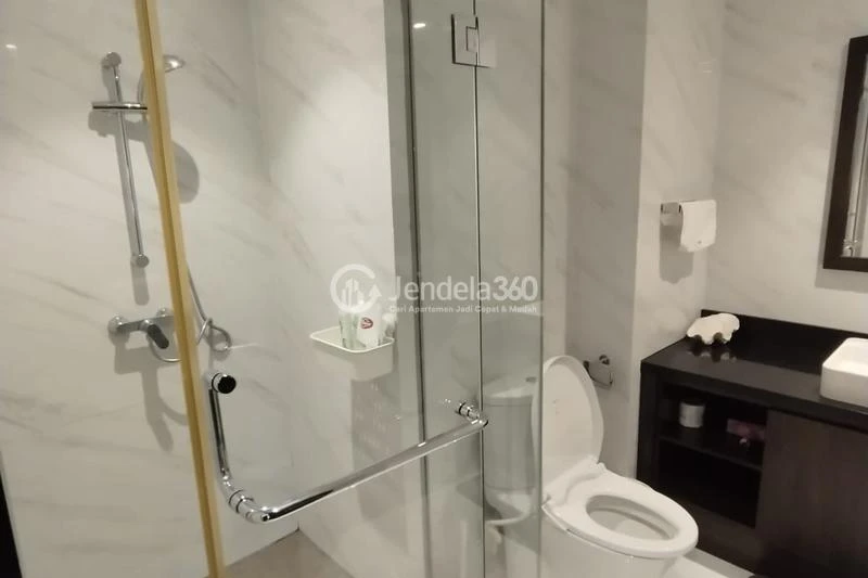 Bathroom 1BR Apartment with  View at Branz BSD Apartment