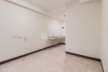 Bedroom Homey Studio Apartment Low Floor with  View at B Residence BSD