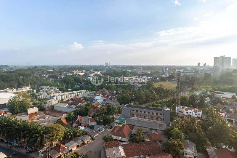 Balcony Studio Apartment with  View at Parkland Avenue Apartment