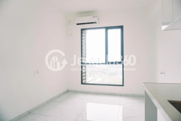 Bedroom Modern Studio Apartment High Floor with  View at Sky House Alam Sutera