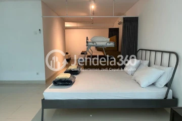 Bedroom High Floor Studio Apartment with City View at Neo Soho Residence