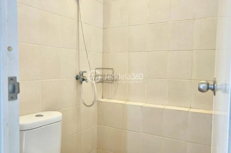 Bathroom 2BR Kalibata City Green Palace Apartment at Tower Lotus