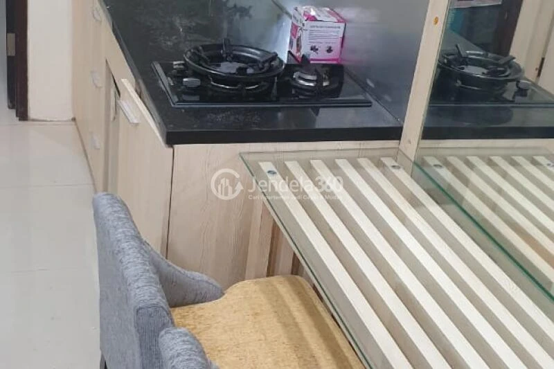 Dining Room Modern 1BR Apartment Middle Floor with City View at Cosmo Terrace - Jakarta Residence Thamrin City