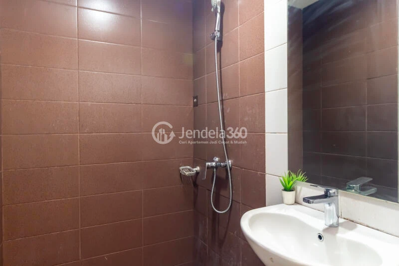 Bathroom Low Floor Studio Apartment with city View at Puri Orchard Apartment