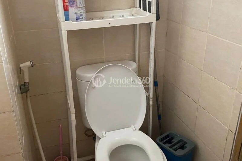 Bathroom 2BR Casablanca East Residence Apartment at Low Floor