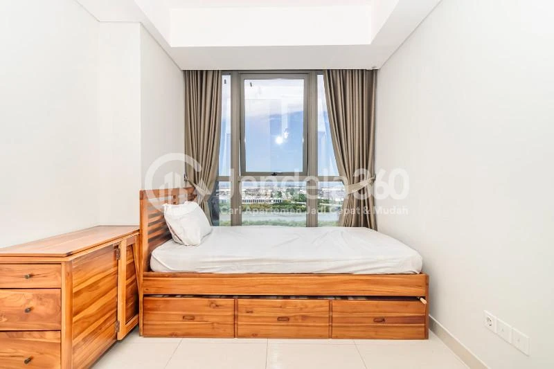 Bedroom 1 Middle Floor 2BR Apartment with City View at Gold Coast Apartment
